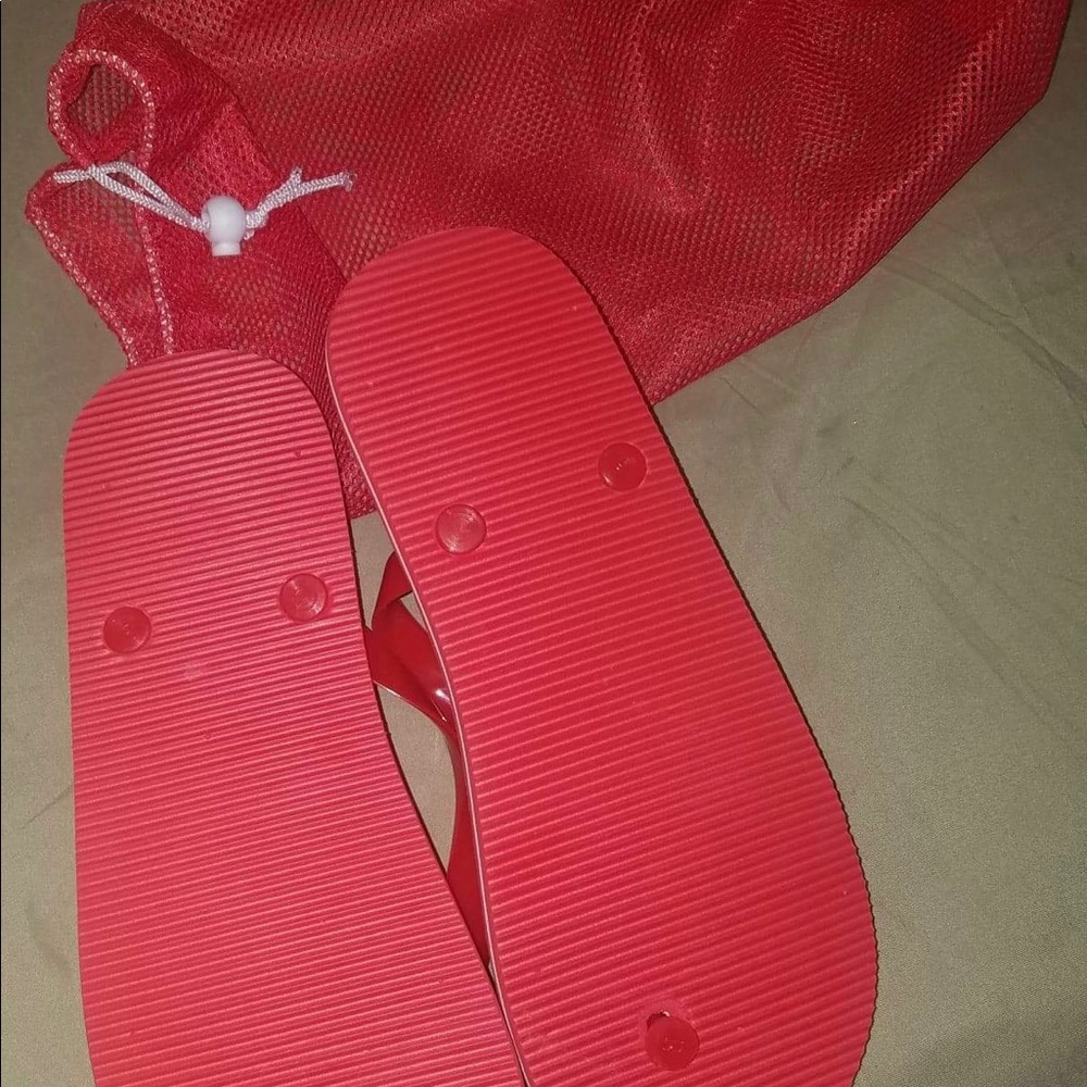 red flip flops with saying on them. there’s no place like home, Netted Carry Bag